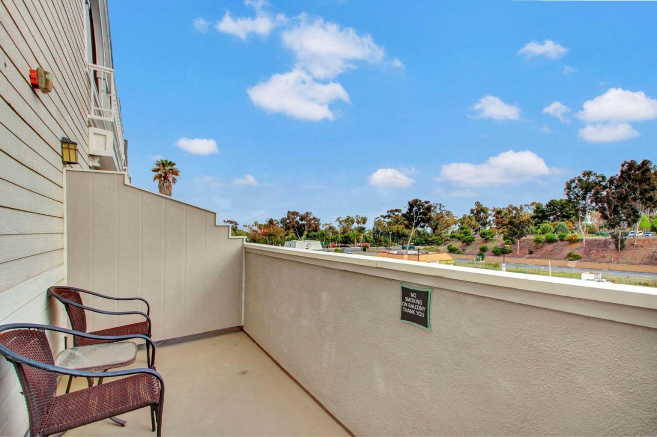 Best Western Plus Marina Shores Hotel Dana Point Exterior photo