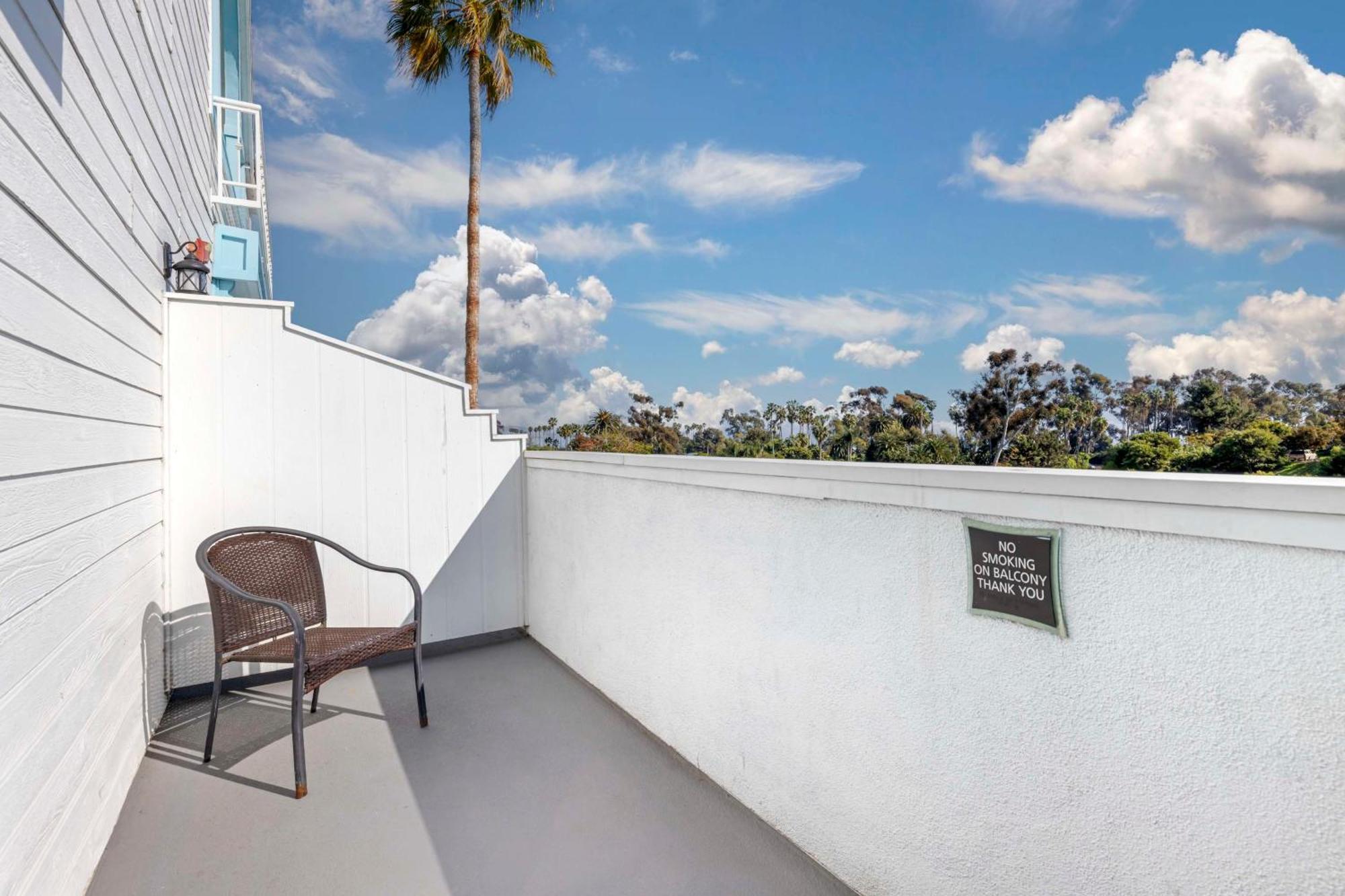 Best Western Plus Marina Shores Hotel Dana Point Exterior photo