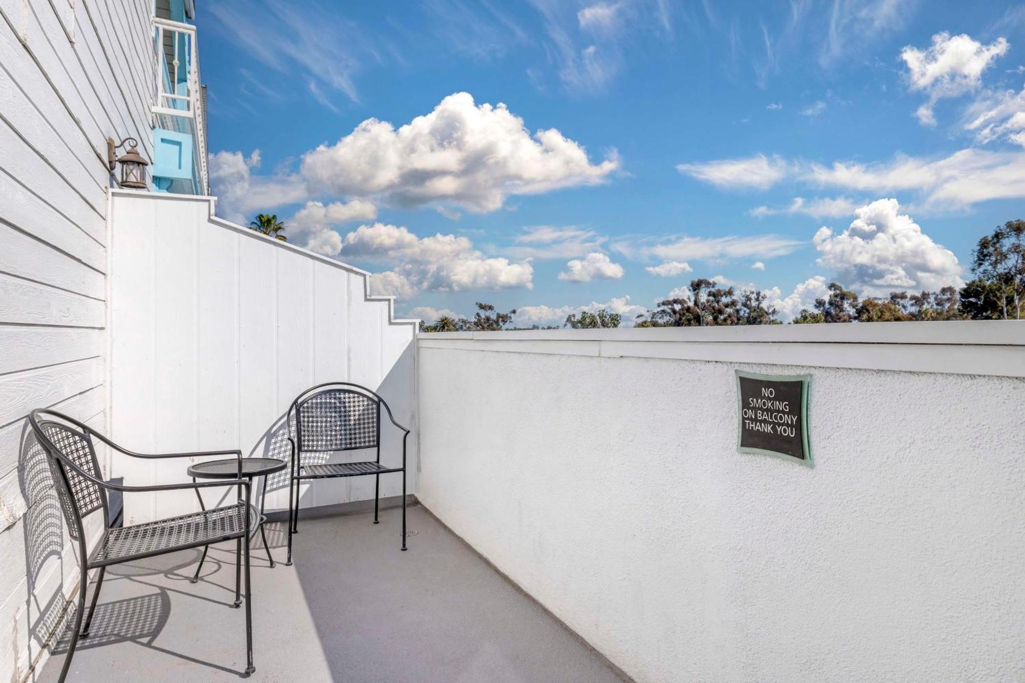 Best Western Plus Marina Shores Hotel Dana Point Exterior photo