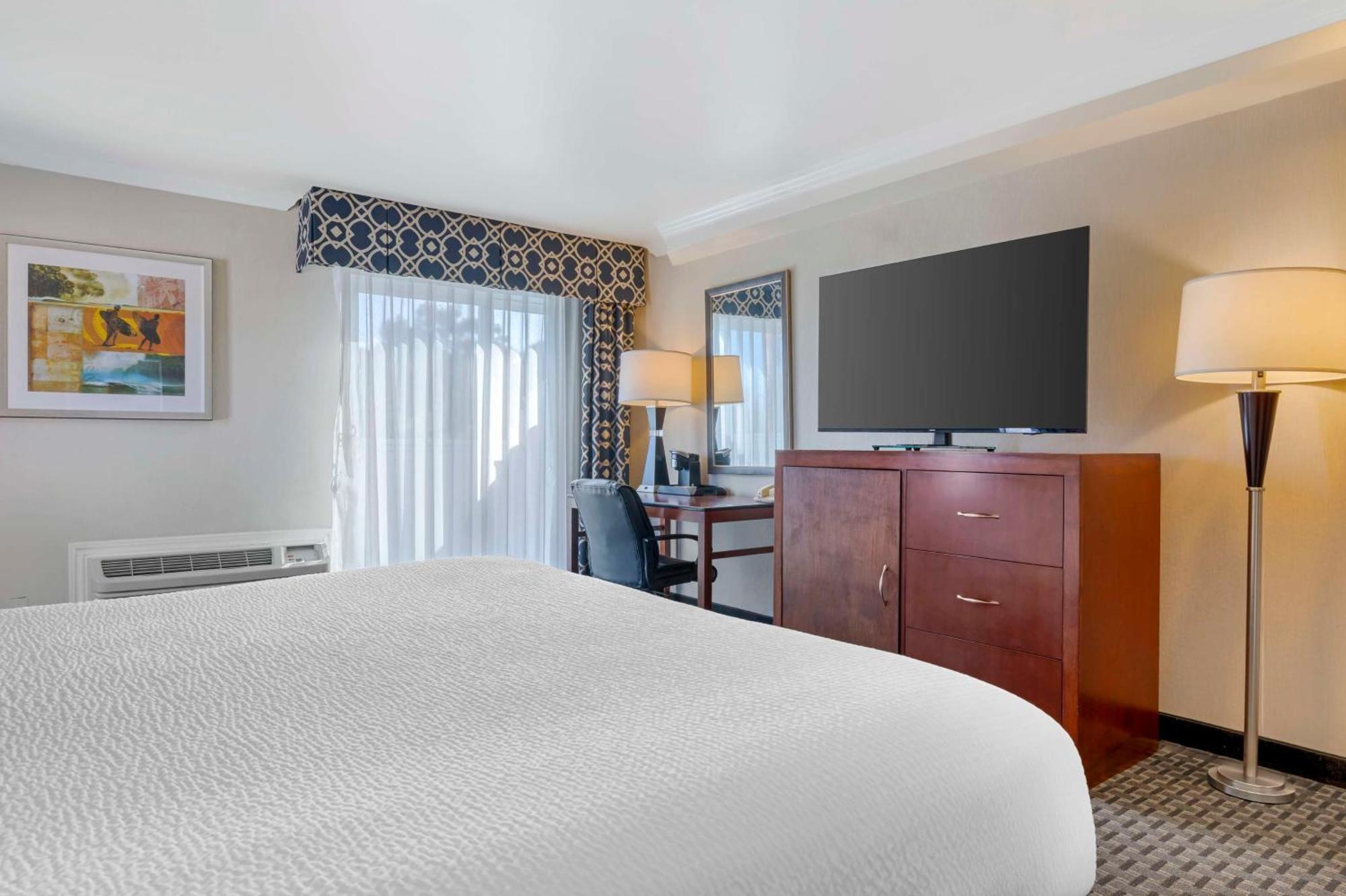 Best Western Plus Marina Shores Hotel Dana Point Exterior photo