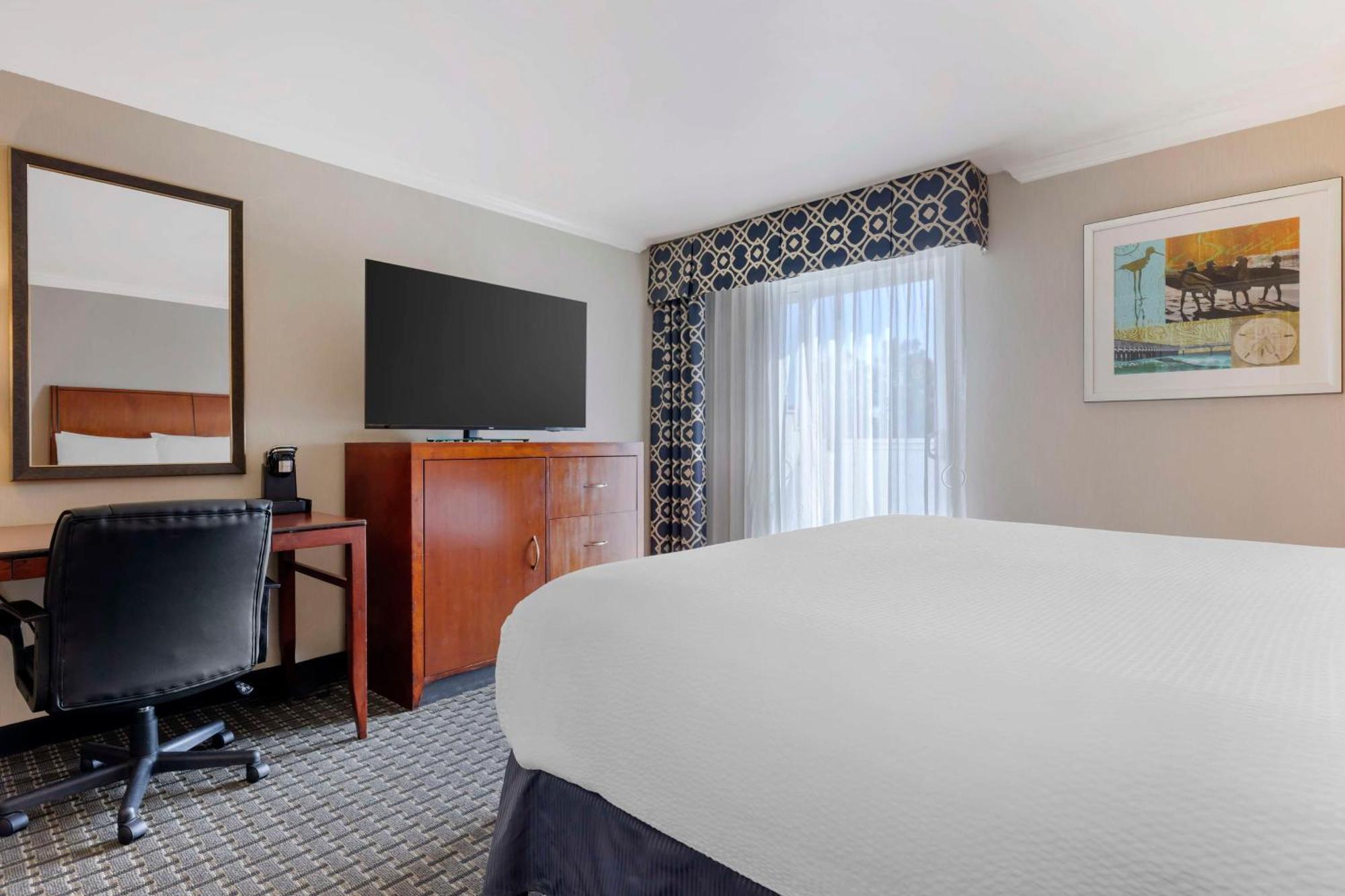 Best Western Plus Marina Shores Hotel Dana Point Exterior photo
