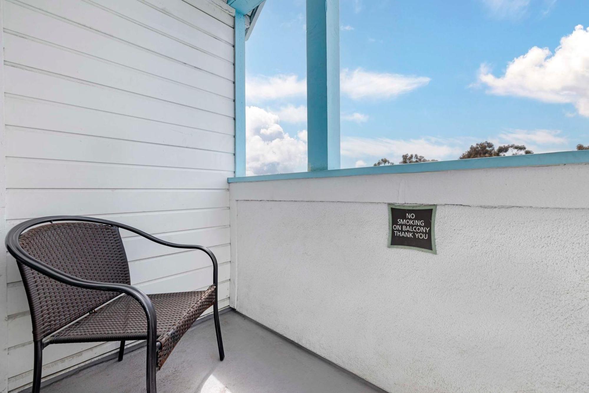 Best Western Plus Marina Shores Hotel Dana Point Exterior photo